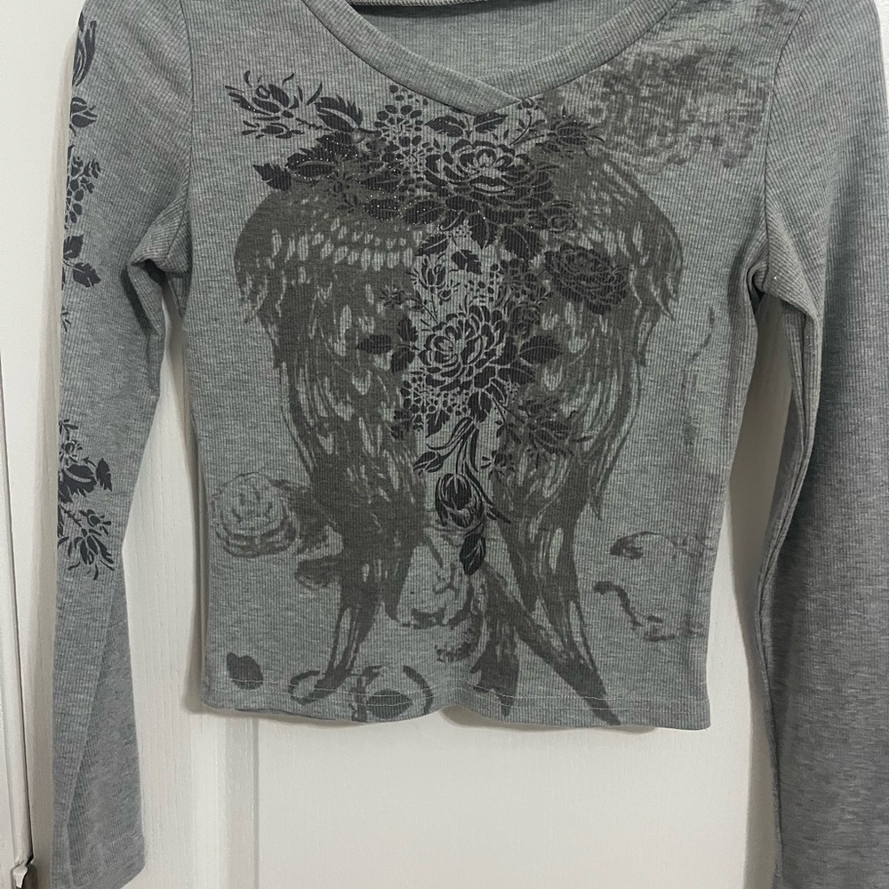 Women's Gray Graphic Long-Sleeve Top - Floral Wing Design
